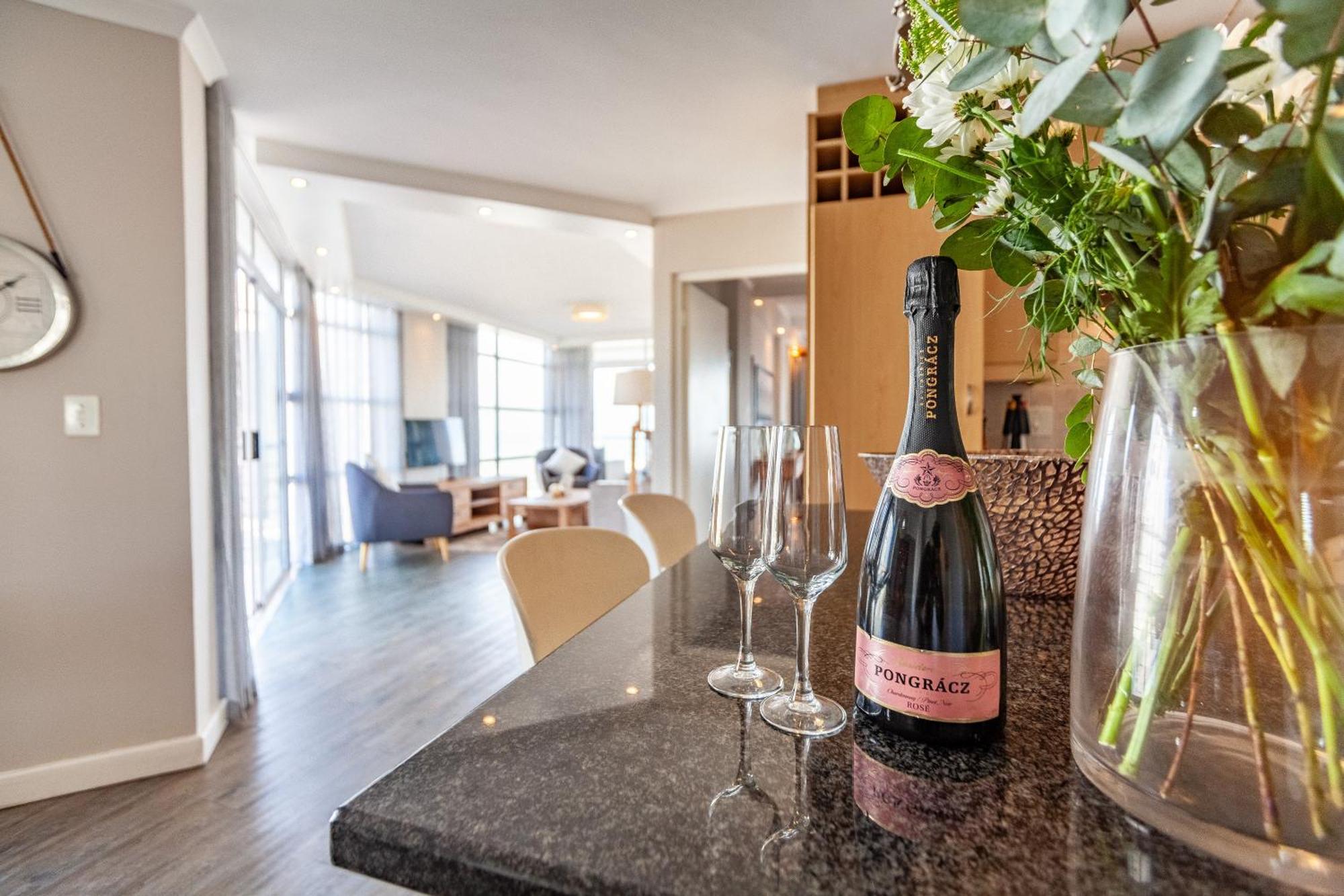 Luxury Ocean View Beachfront 2 Bed Apartment -206 The Waves, Blouberg, Cape Town Блуберґстранд Екстер'єр фото